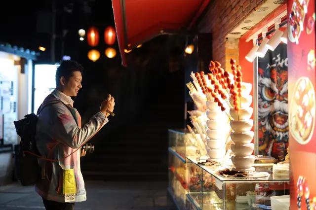 Chasing the light in the mountain city, capturing the charm of Chongqing at night - A photography guide to the mountain city lanes