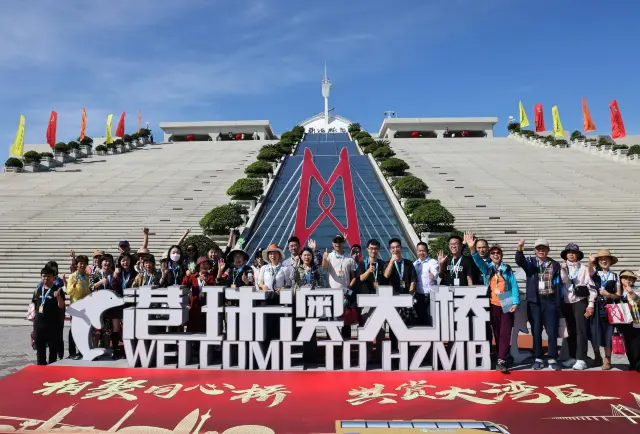 The Hong Kong-Zhuhai-Macao Bridge tour officially opens, with a total duration of about 140 minutes