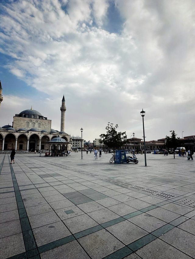 🇹🇷The bustling Mevlana Plaza, Konya!🕌