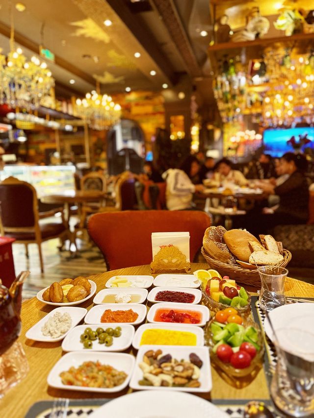 🍨🥮Dine in LUXURY!😍 Livant Coffee, Xinjiang
