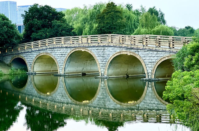 古鎮即酒店，公園是它家花園