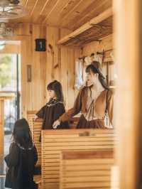 攜帶孩子在建水坐上了這趟開往春日的米軌小火車