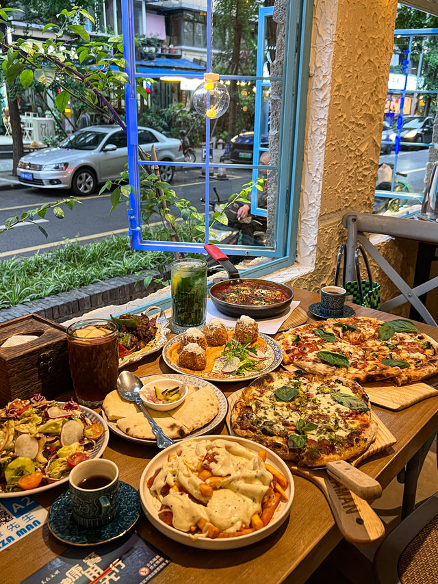 The most delicious pizza in all of Chengdu.