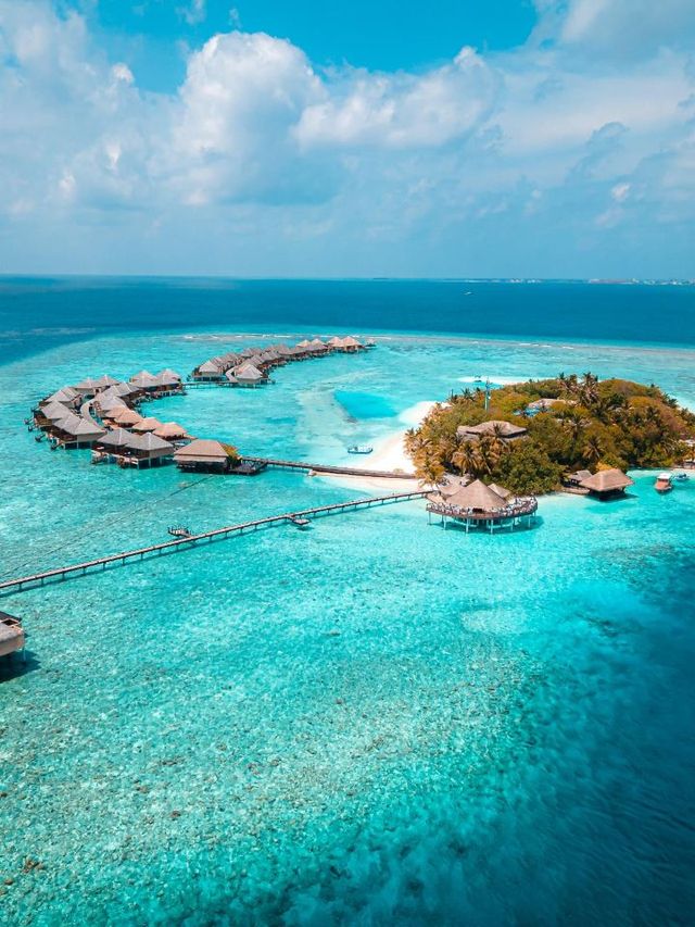 🌴 Maldives Magic: Luxe Overwater Villas & Gourmet Bliss 🌅
