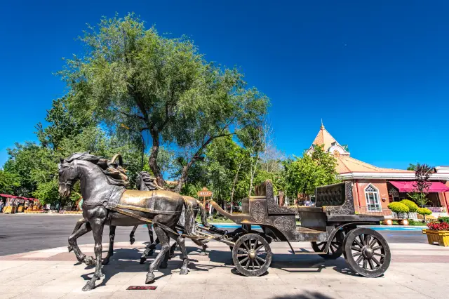 Liu Xing Street in Yining: The most important internet-famous spot in Ili, a great place for a summer walk!