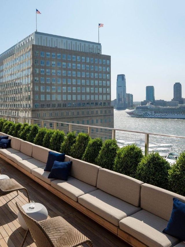 🌟✨ Luxe Suites & Eats in NYC's Heart 🗽🍴
