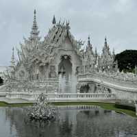 White Temple is stunning even in rainy days 