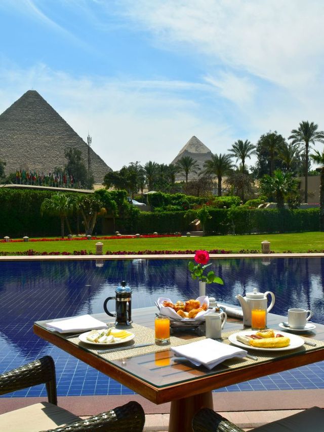 🌟 Sleep Like a Pharaoh: Cairo's Marriott Mena House 🌟