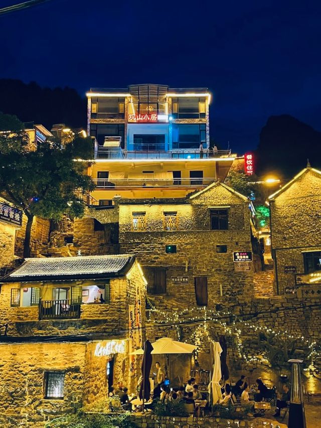 隱藏在大山之中的石頭村落。