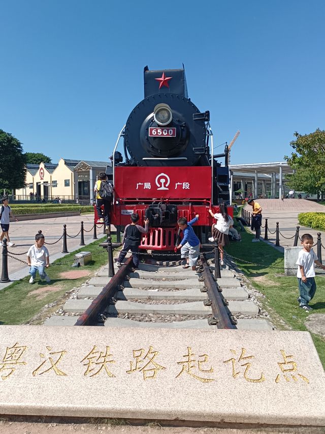 廣州鐵路博物館與濱水公園。