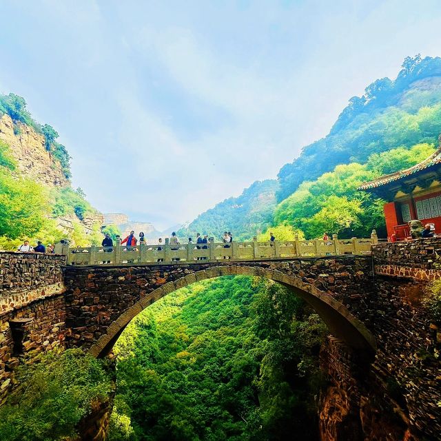 河北石家莊蒼岩山 | 橋橫千丈峭崖中，樓舞雲飛壯碧穹。