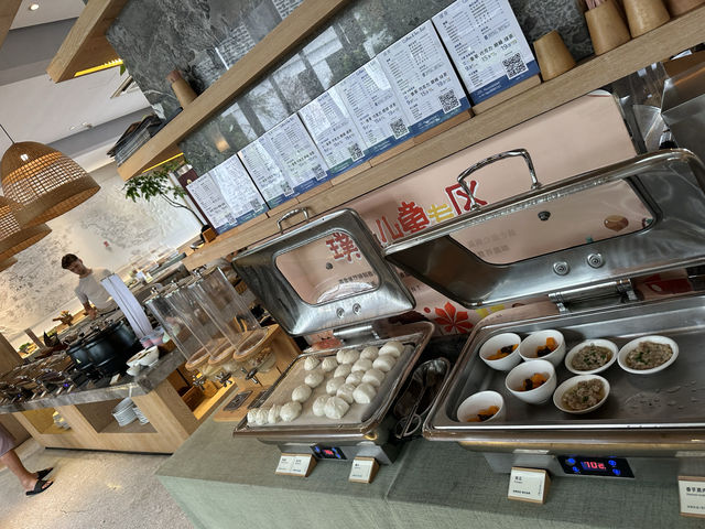 這家酒店為了方便直接開進了景區裏！。