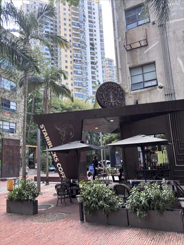 星巴克臻選店～園區回憶的精神標地。