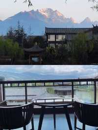 在酒店就能看到日照金山。