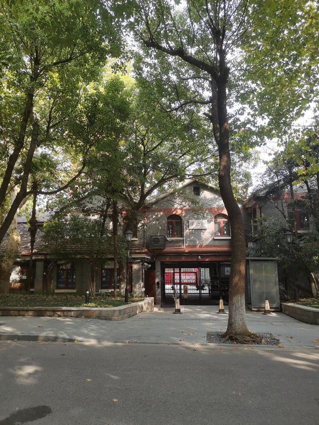 華東政法大學長寧校區。