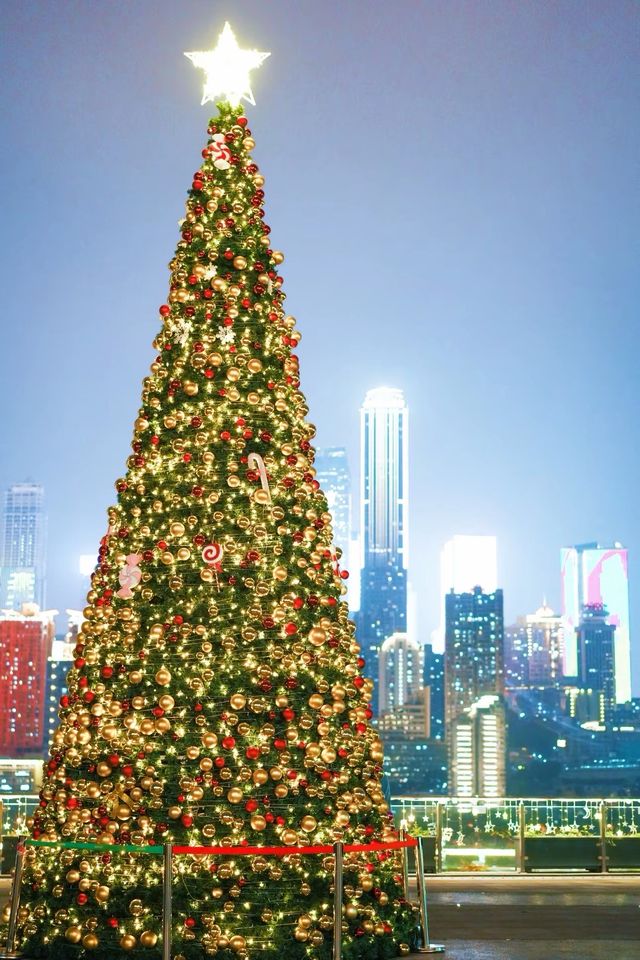 不是香港!是重慶!最孤獨的聖誕樹美到封神 不是香港!是重慶!最孤獨的聖誕樹美到封神