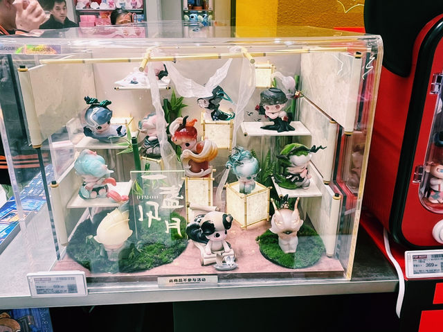  重慶市渝中區商場發現一個很有特色店舖：樂高。適合拍照打卡、週末閒暇度假地！ 