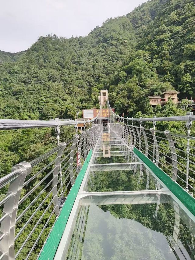 滴水源回峰公園美景令人陶醉。