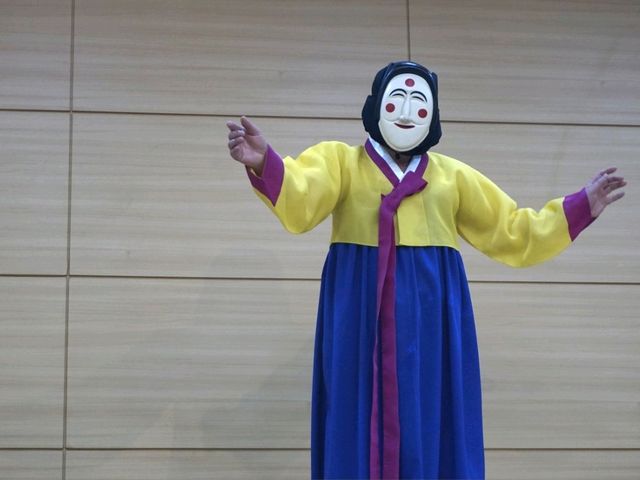 🎭 Hahoe Village & the Spirit of Ainu Culture: Masks, Woodcraft & Living Traditions