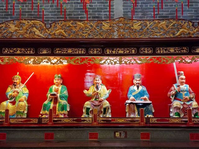 The Ethereal Heartbeat: Immersion in a Fujian Taoist Temple