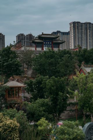 Yuncheng, Shanxi, with over 100 national protected sites, each a treasure. Although the main attractions are in the counties below, the urban area also has some nice places. The urban area of Yuncheng