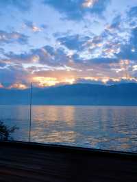 洱海日落最佳觀賞點，住進風景嘅民宿！
