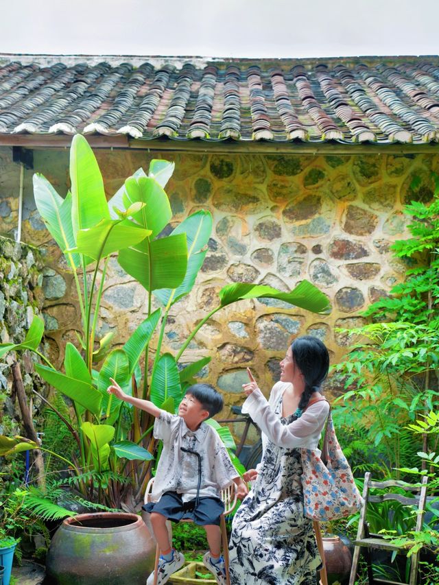 廣州自然石屋小院，帶埋小朋友住進宮崎駿嘅夏天…。