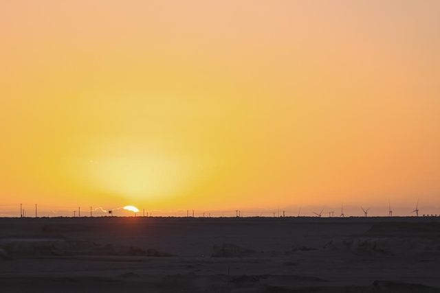 夏天嘅烏素特（水上）雅丹景區真係好適合避暑！2日1夜將戈壁同碧水嘅浪漫全部掌握，呢份沉浸式攻略快啲收好