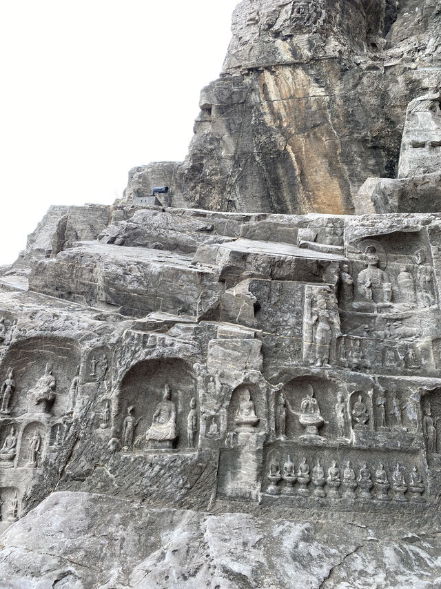 🪨✨ Exploring the Ancient Marvels of Longmen Grottoes 🇨🇳