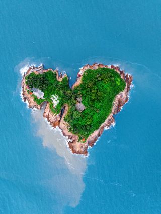 Zhejiang adalah kota yang sangat romantis dengan pegunungan dan laut.