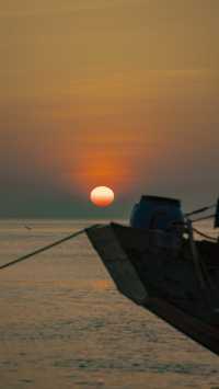 凌晨5點的北海銀灘，承包整片橘子海浪漫