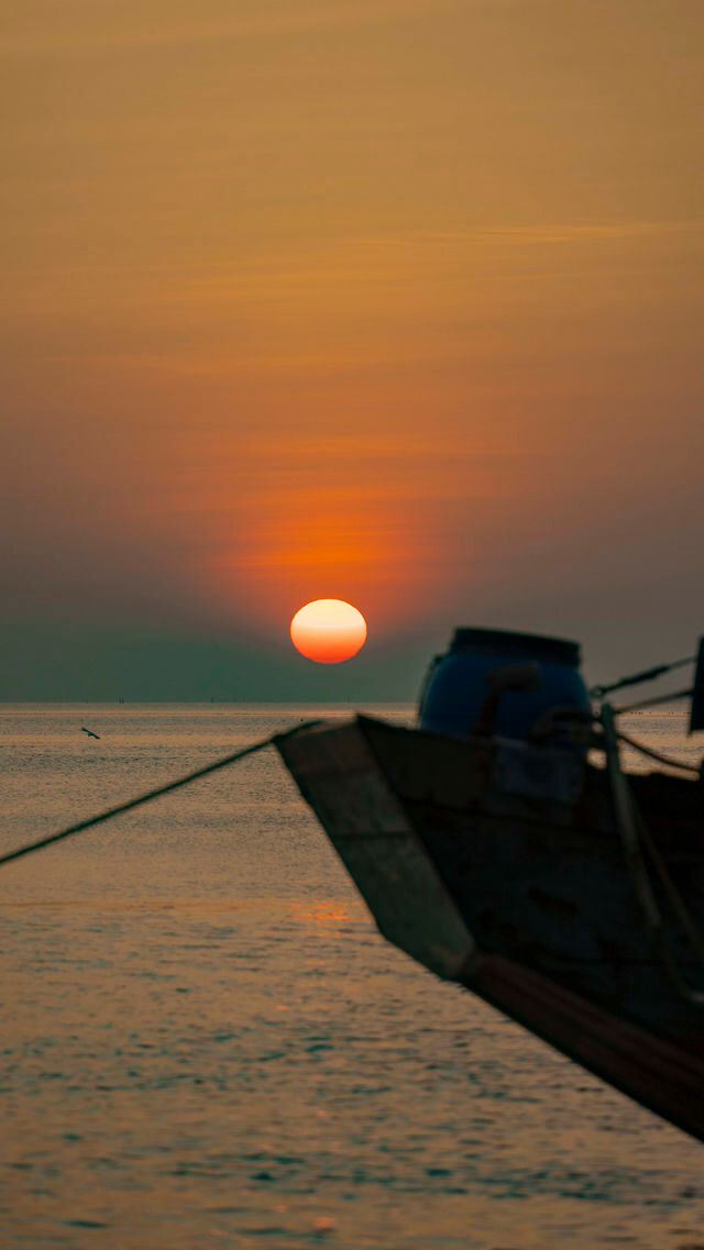 凌晨5點的北海銀灘，承包整片橘子海浪漫
