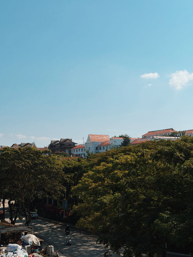 版納 | 在機場附近住進南洋風情酒店 從機場打車10分鐘左右就到,剛好晚上的飛機就不用舟車勞頓了。 版納 | 在機場附近住進南洋風情酒店 從機場打車10分鐘左右就到,剛好晚上的飛機就不用舟車勞頓了。