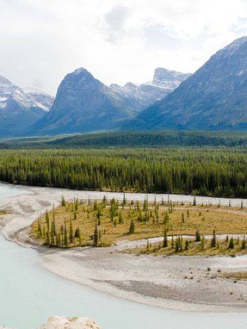 カナダ4日間チャーターカーの快適な旅をお楽しみください