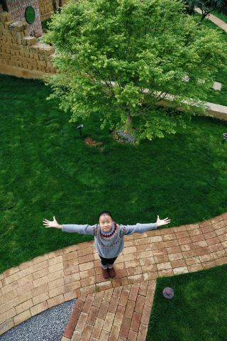 เขตอนุรักษ์ธรรมชาติภูเขาซู่เยว่ หยางจงไห่ คุนหมิง | ลานพักผ่อนเพื่อการบำบัดที่มีทั้งแมวและสุนัข