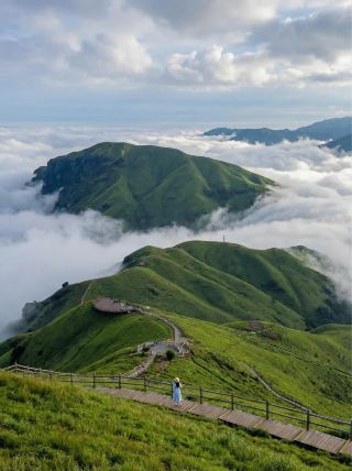 Who says there are no grasslands in the south? Here’s a 2-day easy hiking guide for Wugong Mountain in Pingxiang!