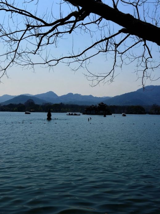 晴れた日にぜひ訪れたい場所：西湖の月を映し出す三つの池 | Trip.com 杭州