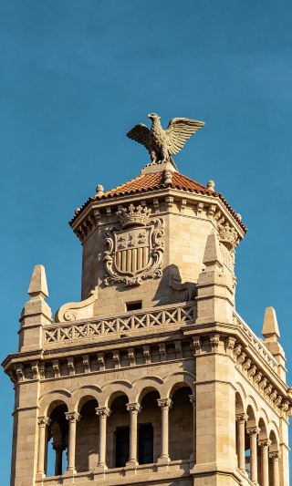 彫刻された時の美：人混みを避けて、バルセロナの建築ディテールの美しさを捉える