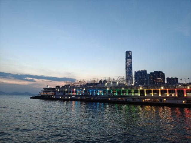 香港ビクトリアハーバー散策｜夕日、レトロな時計台、庶民の街並みが