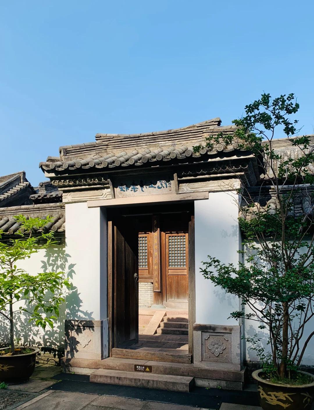 臨海巾山+龍興寺3天2晚｜古城禪意慢遊（含雙人預算清單）   博主開篇文案   避開人擠人的網紅景區