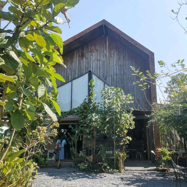 ร้าน  byใบ  คาเฟ่ลับในปราจีนบุรี