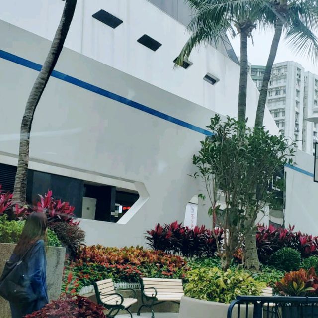 黃埔號停在船景街！黃埔花園！似陸上行舟！