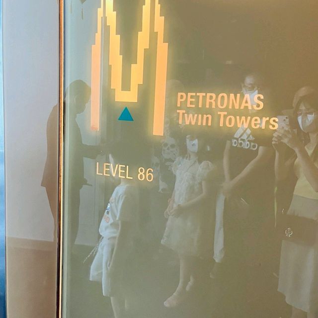 LV86 + Skybridge at Petronas Twin Tower