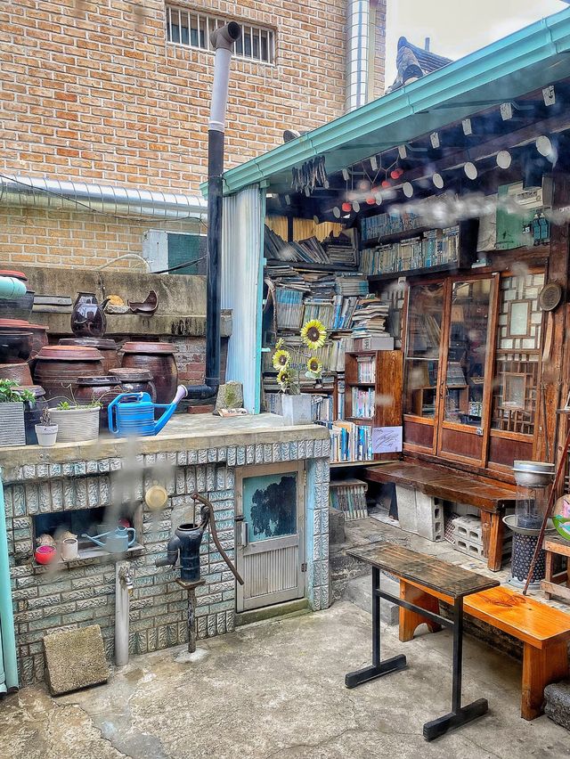 【韓国旅行】70年の歴史を感じるソウル最古の書店カフェ✨