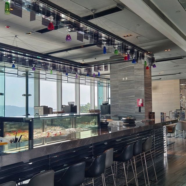 香港科技大學 , 山海天一色的秘境酒店 ！