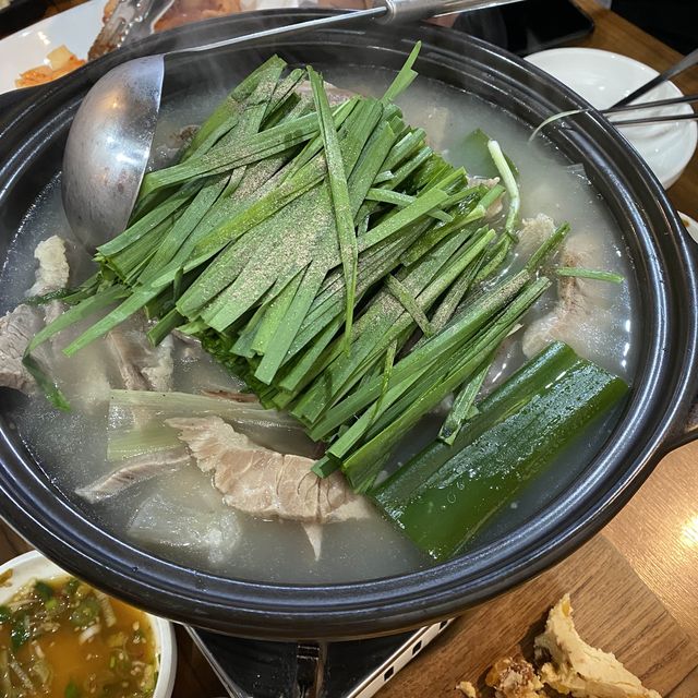 수육과 와인의 만남 🔥 민정식당 강추 💛