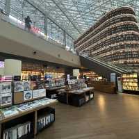 Beautiful Library out of a movie scene!