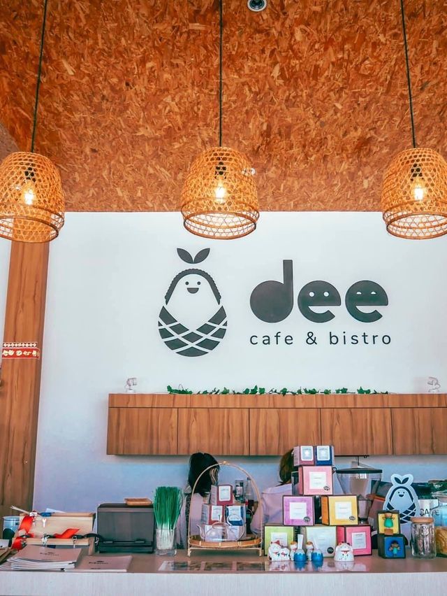 ‘dee café & bistro‘ คาเฟ่สไตล์ประยุกต์