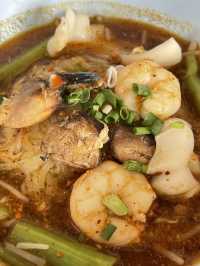 ก๋วยเตี๋ยวต้มยำริมเขื่อน