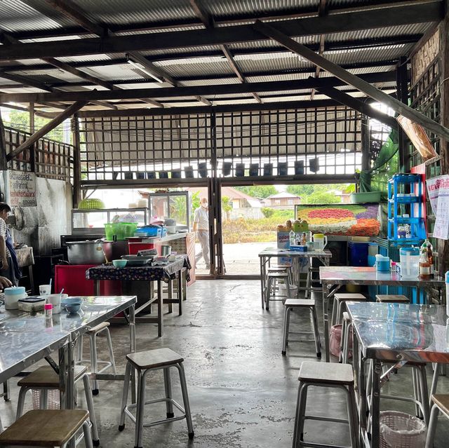 ข้าวมันไก่เจ้าดัง สันป่าตอง ข้าวมันไก่เจ้าดัง สันป่าตอง